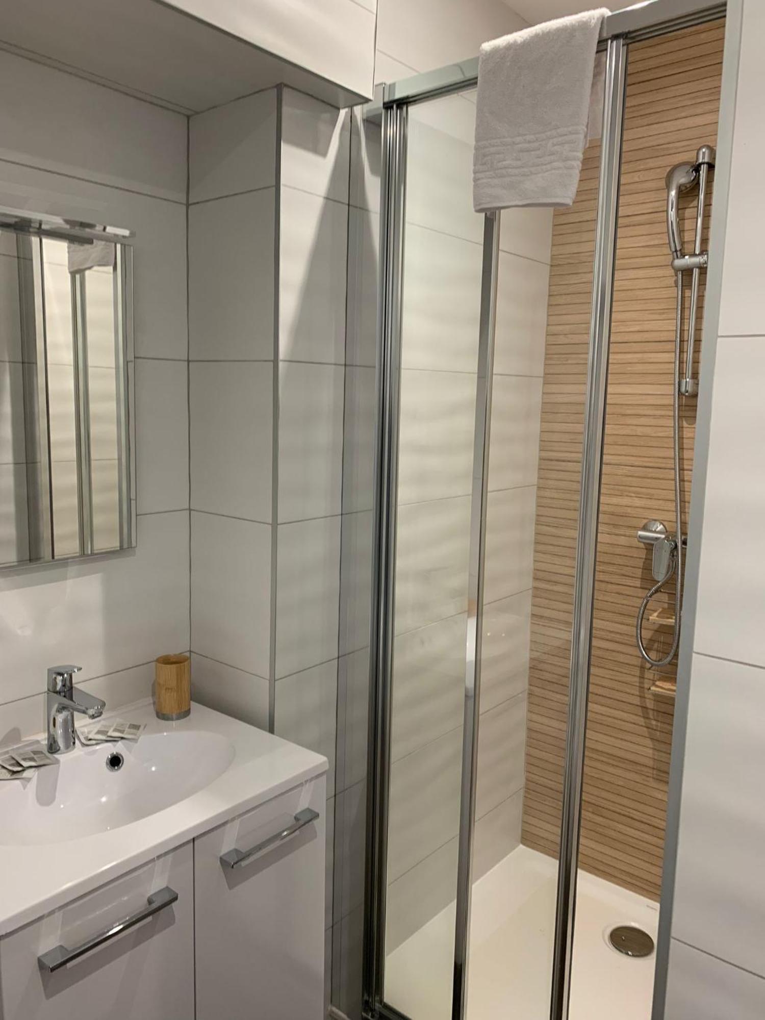 דיג'וין Hotel Des Docks מראה חיצוני תמונה